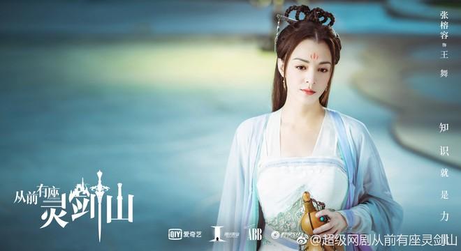 Phó Hằng Hứa Khải chật vật bế bạn diễn nữ-2