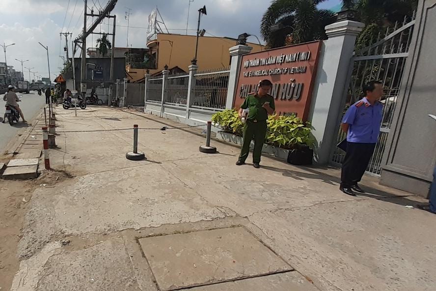 Sập cổng nhà đang xây, 2 người tử vong-4