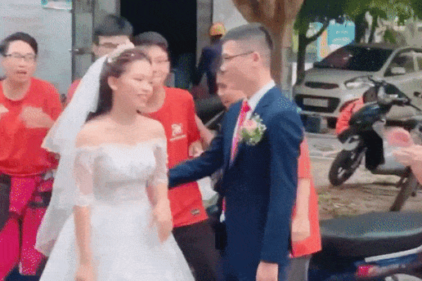 Dân mạng xuýt xoa trước cô dâu Cao Bằng vàng dát từ đầu đến chân trong đám cưới-5