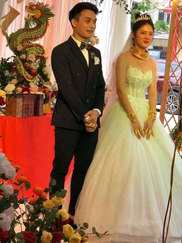 Dân mạng xuýt xoa trước cô dâu Cao Bằng vàng dát từ đầu đến chân trong đám cưới-3