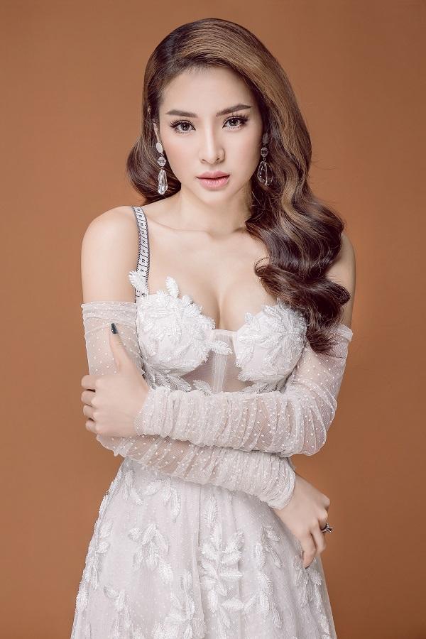 Quang Lê - Phương Trinh Jolie lần đầu song ca bolero Xóm nhỏ tình quê-2