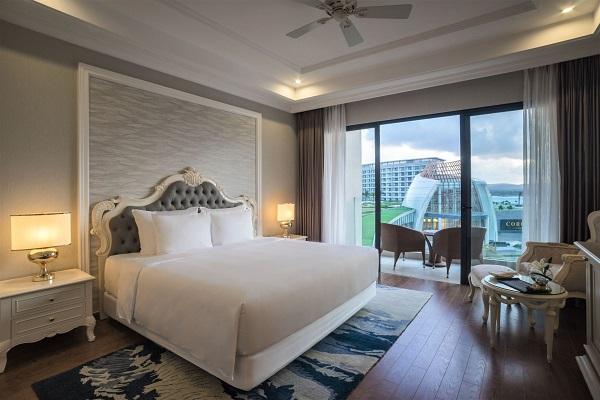 Quang Lê - Phương Trinh Jolie lần đầu song ca bolero Xóm nhỏ tình quê-4