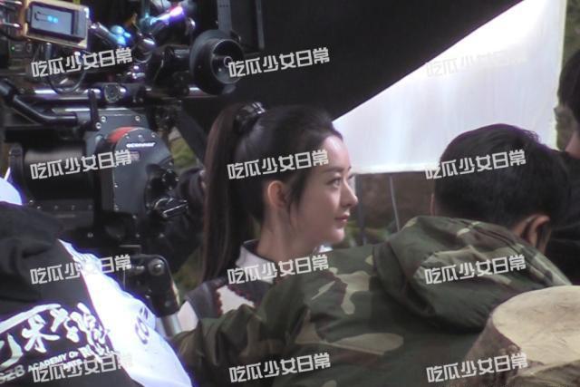 Triệu Lệ Dĩnh miệt mài đóng phim, đập tan tin đồn bỏ Hữu Phỉ vì bất mãn-5