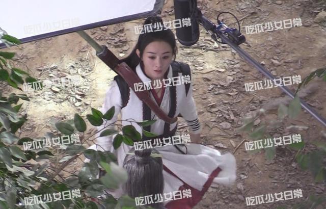 Triệu Lệ Dĩnh miệt mài đóng phim, đập tan tin đồn bỏ Hữu Phỉ vì bất mãn-3