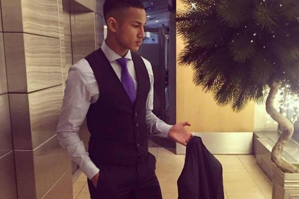 Cầu thủ giàu nhất thế giới chơi thân với anh họ là Hoàng tử Brunei-8