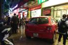 Nữ tài xế mất lái, lao thẳng ô tô vào quán trà chanh ở trung tâm Hà Nội