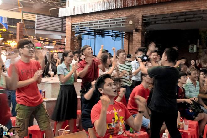 Nghệ sĩ hào hứng khi U22 Việt Nam thắng Brunei 6-0-2