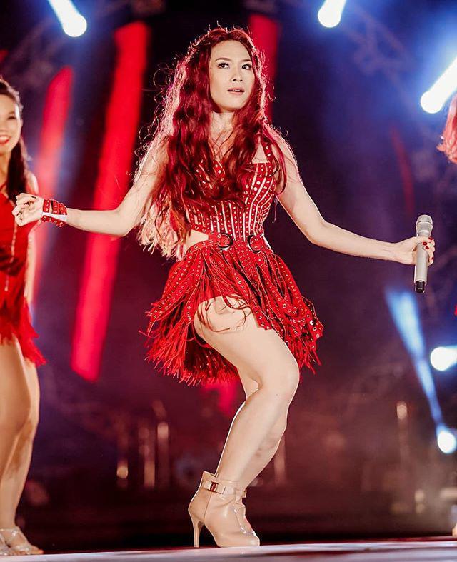 Bất ngờ chưa: Mỹ Tâm diện váy ngắn khoét eo táo bạo, khoe sương sương vòng ngực đẫy đà-5