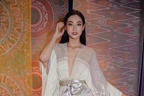 Lương Thùy Linh trò chuyện thân mật, nhận cơn mưa lời khen từ chủ tịch Miss World-4