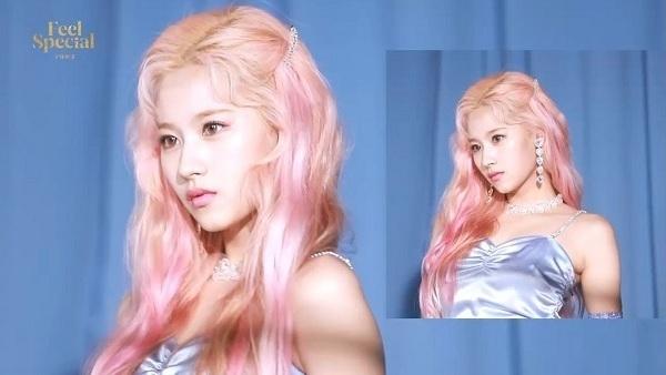 'Búp bê Nhật' Sana (TWICE) một lần nữa gây sốt sau trào lưu 'shashasha' với mái tóc hồng trong bài hát Feel Special mới đây.