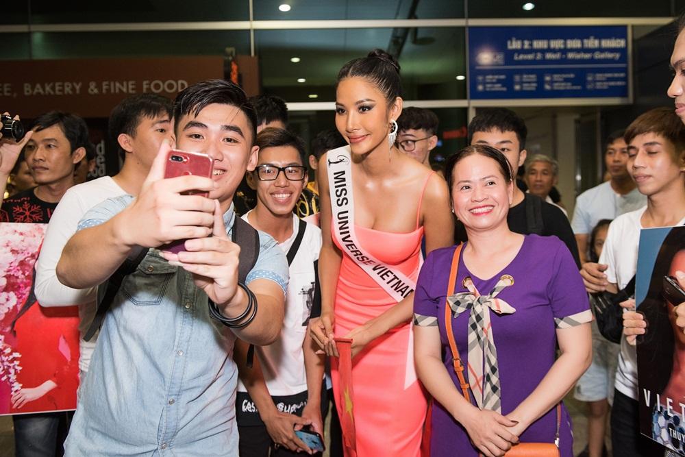 Tiễn Hoàng Thùy lên đường thi Miss Universe, HHen Niê ăn mặc siêu giản dị nhưng được khen vì lý do này!-9