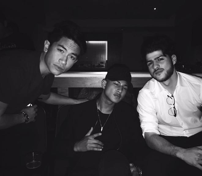 Cầu thủ giàu nhất thế giới chơi thân với anh họ là Hoàng tử Brunei-1