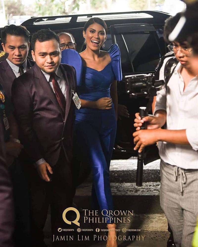 Thời trang sân bay của dàn mỹ nữ thi Miss Universe 2019: Hoàng Thùy sáng nhất phi trường ngay trong ngày đầu tụ hội-6