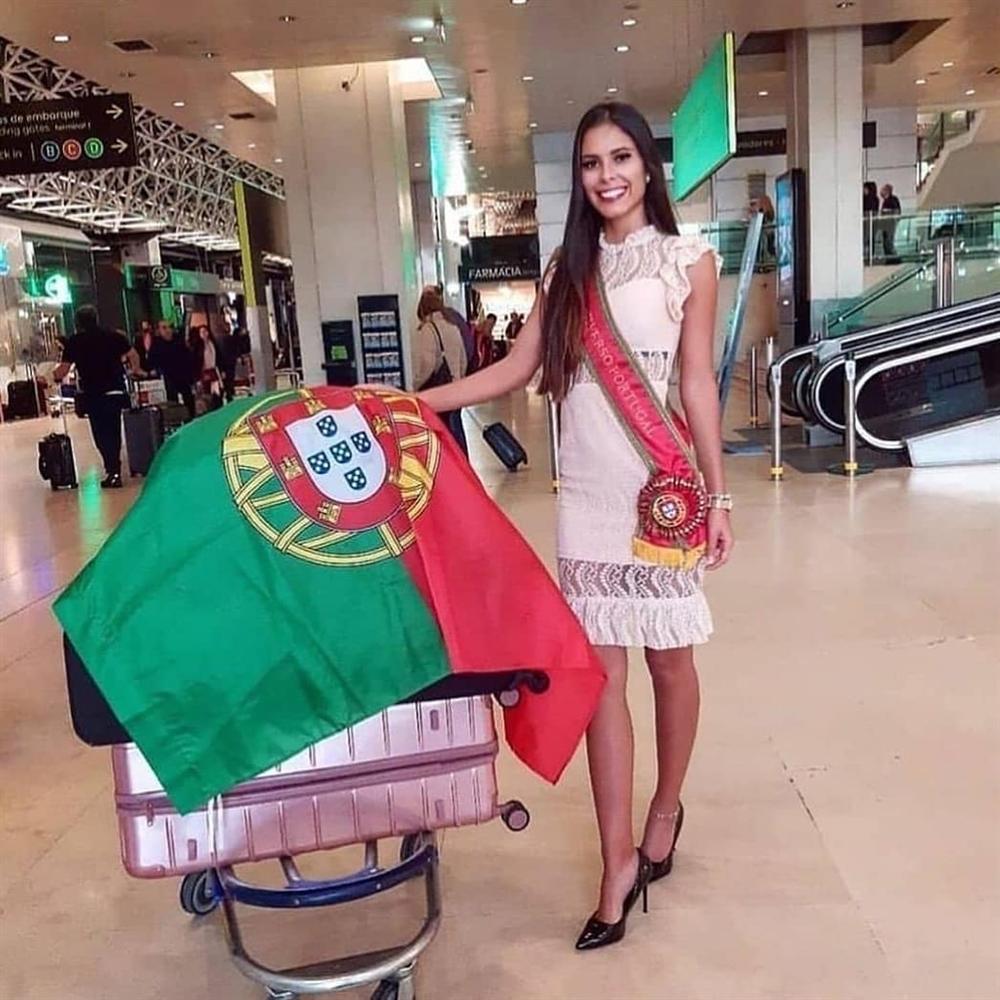 Thời trang sân bay của dàn mỹ nữ thi Miss Universe 2019: Hoàng Thùy sáng nhất phi trường ngay trong ngày đầu tụ hội-13