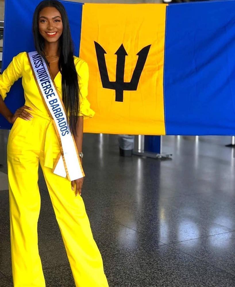 Thời trang sân bay của dàn mỹ nữ thi Miss Universe 2019: Hoàng Thùy sáng nhất phi trường ngay trong ngày đầu tụ hội-15