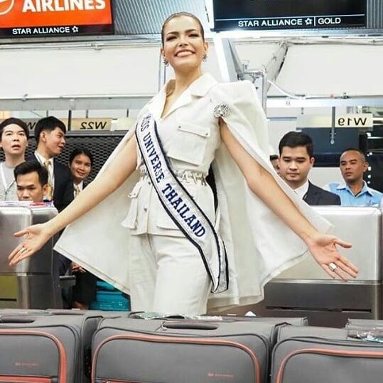 Thời trang sân bay của dàn mỹ nữ thi Miss Universe 2019: Hoàng Thùy sáng nhất phi trường ngay trong ngày đầu tụ hội-8
