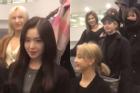 Khoảnh khắc trăm năm có một: Hội mỹ nhân Kpop Twice và Red Velvet đi chung thang cuốn ở Hà Nội