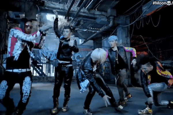 Không phải Khá Bảnh, từ 7 năm trước G-Dragon đã là ông tổ khai sinh điệu múa quạt đình đám-3