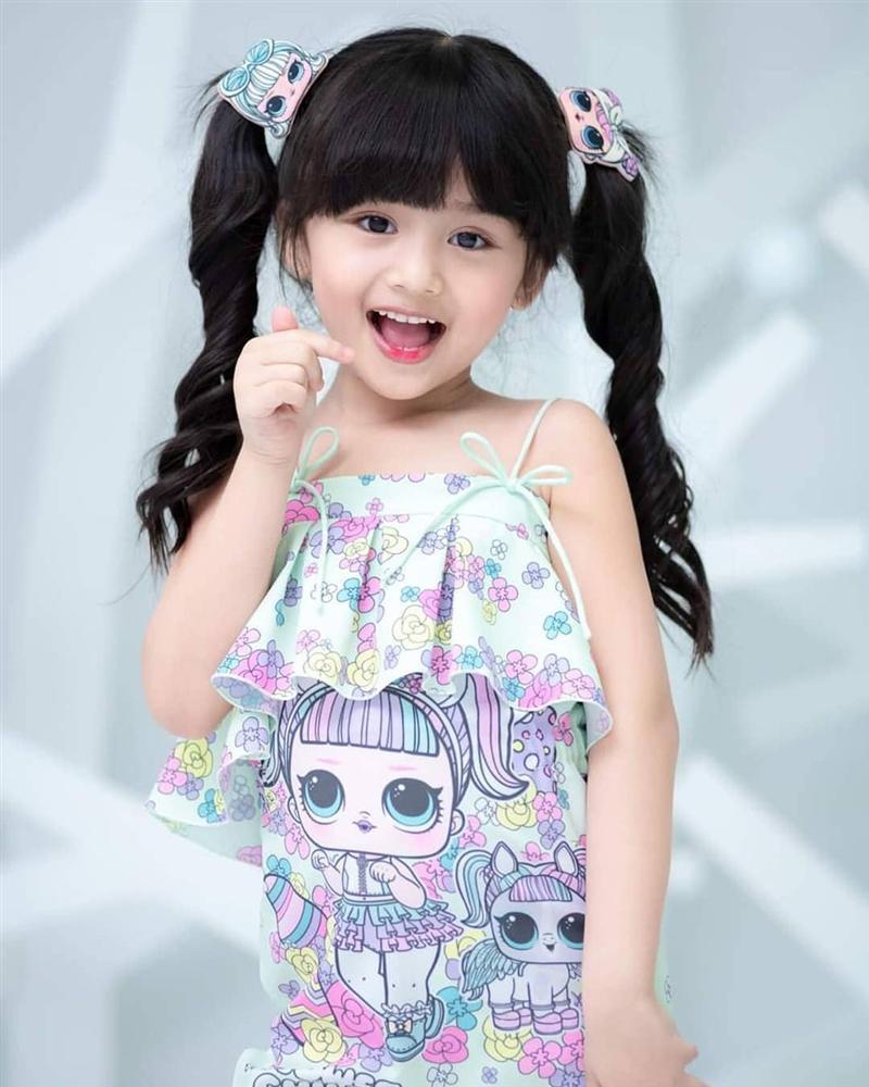 Cô bé 6 tuổi đăng quang Hoa hậu nhí Thái Lan 2019-10