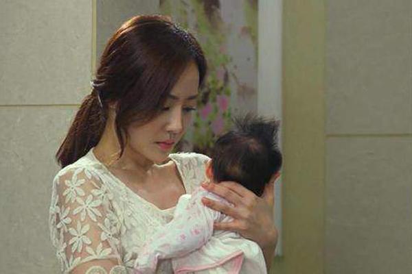 Người yêu cũ của chồng sắp cưới gửi clip nhạy cảm, cô dâu nói một câu làm anh nín lặng, nể phục-5