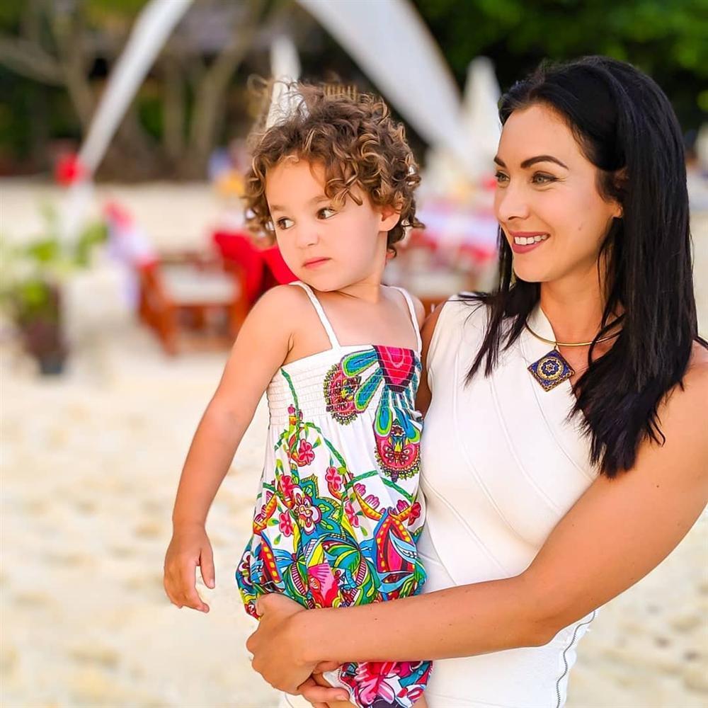 Bản tin Hoa hậu Hoàn vũ 26/11: Hoàng Thùy bị phạt 2000 USD trước giờ bay sang Mỹ thi đấu-6