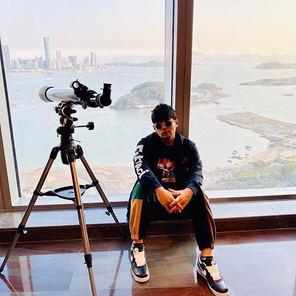 Cháy hàng trong 0,06 giây và loạt kỷ lục về giày hoa cúc của G-Dragon-10