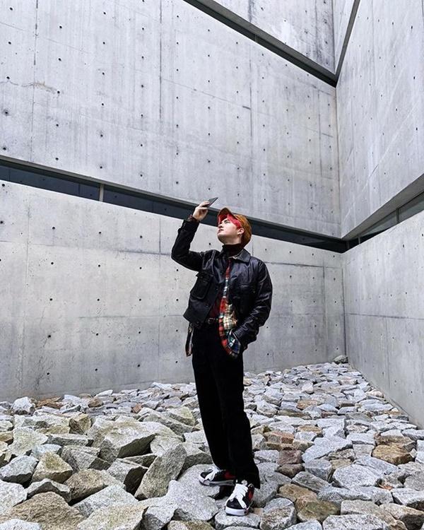 Cháy hàng trong 0,06 giây và loạt kỷ lục về giày hoa cúc của G-Dragon-12
