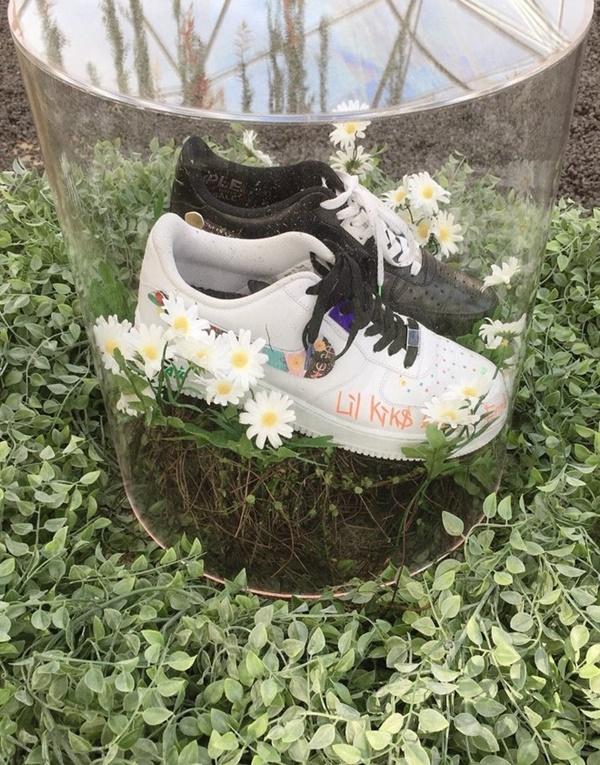 Cháy hàng trong 0,06 giây và loạt kỷ lục về giày hoa cúc của G-Dragon-15