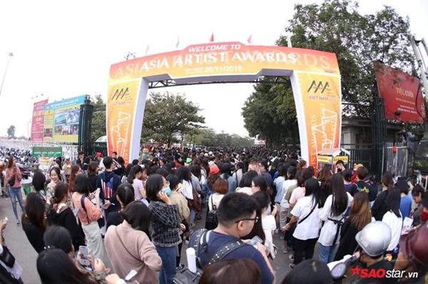 Những khoảng ghế trống đáng sợ trên khán đài của AAA 2019-2