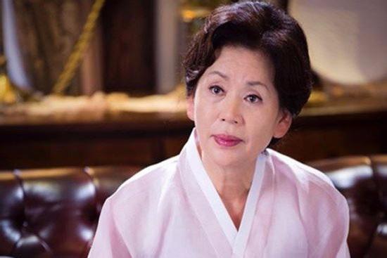 Giận tím người vì trai cưng phải rửa bát, mẹ chồng 'tắt điện' khi thấy 1 thứ của con dâu