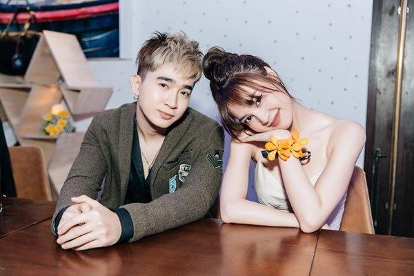 May mắn hiếm hoi của 2 mỹ nữ được xếp vào hàng thảm họa Vpop: hát thấy ghê nhưng có bạn trai hát hay khỏi chê!-4