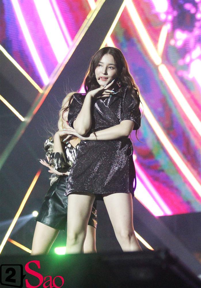 3 nữ thần tượng Kpop được khen đẹp nhất lễ trao giải AAA-3