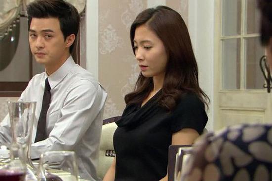 Đay nghiến con dâu không biết đẻ, mẹ chồng ủ mưu 'gửi giống' ai ngờ tái mặt trước câu hỏi