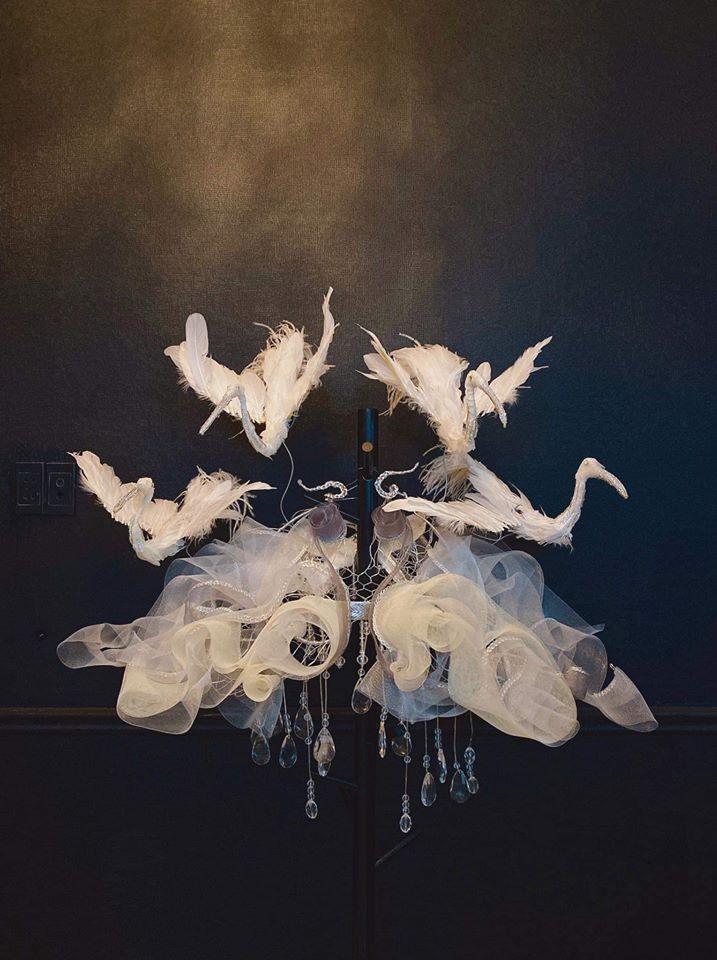 Mẫu nhí hô vang Việt Nam khi mặc bộ trang phục dân tộc được thiết kế cho Hoàng Thùy tại cuộc thi Miss Universe 2019-6