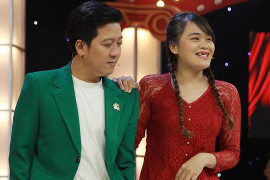 Là thí sinh đầu tiên rinh 100 triệu, 'thánh sún' Ngân Thảo bị nghi được Thách Thức Danh Hài 'dựng hộ' kịch bản