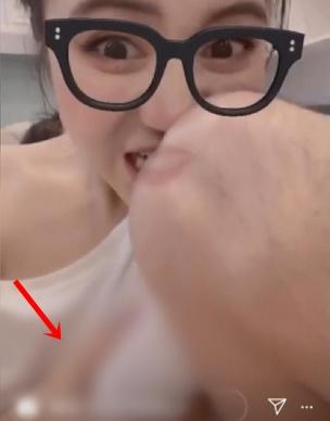 Hot girl đình đám Trang Anna và bạn trai ngoại quốc để lộ hành động nhạy cảm trong lúc đùa nhau-5