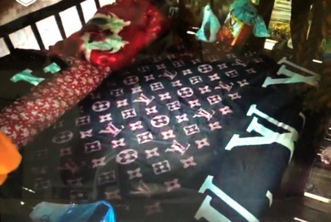 Cận cảnh cuộc sống mới của cậu bé cô độc trong rừng ở Tuyên Quang-4