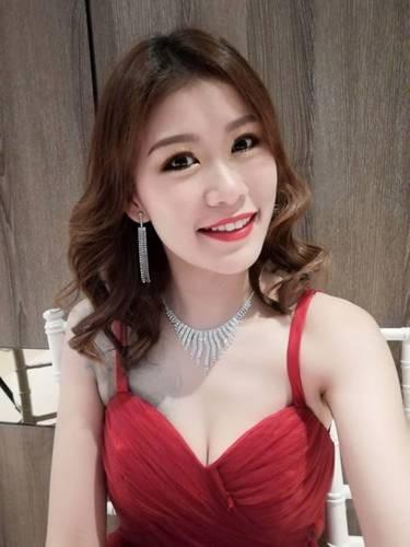 Cựu người mẫu Singapore nổi tiếng nhờ clip bán lẩu gà-2