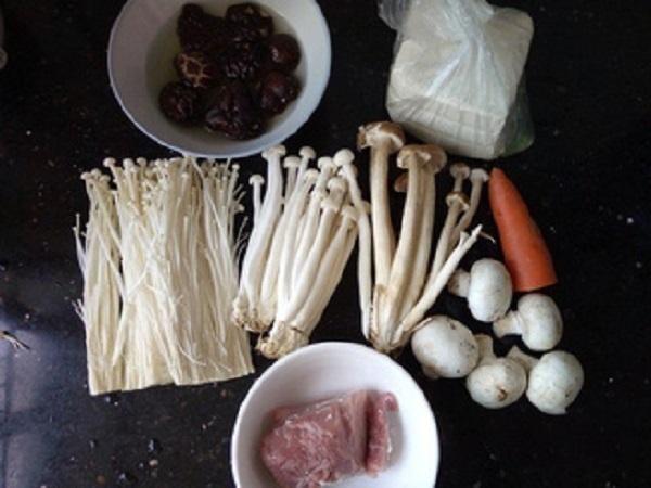 Hóa ra có một cách nấu canh nấm ngon thần sầu mà ai cũng có thể làm-1