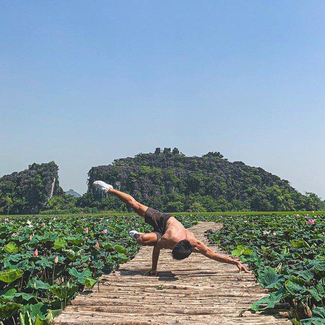 Cả loạt trai đẹp thi nhau cởi áo, khoe 6 múi ở Thánh địa sống ảo nổi tiếng miền Bắc-6