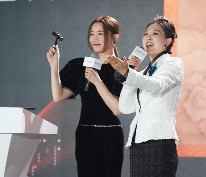 Lý Nhược Đồng đọ sắc cùng Xa Thi Mạn-4