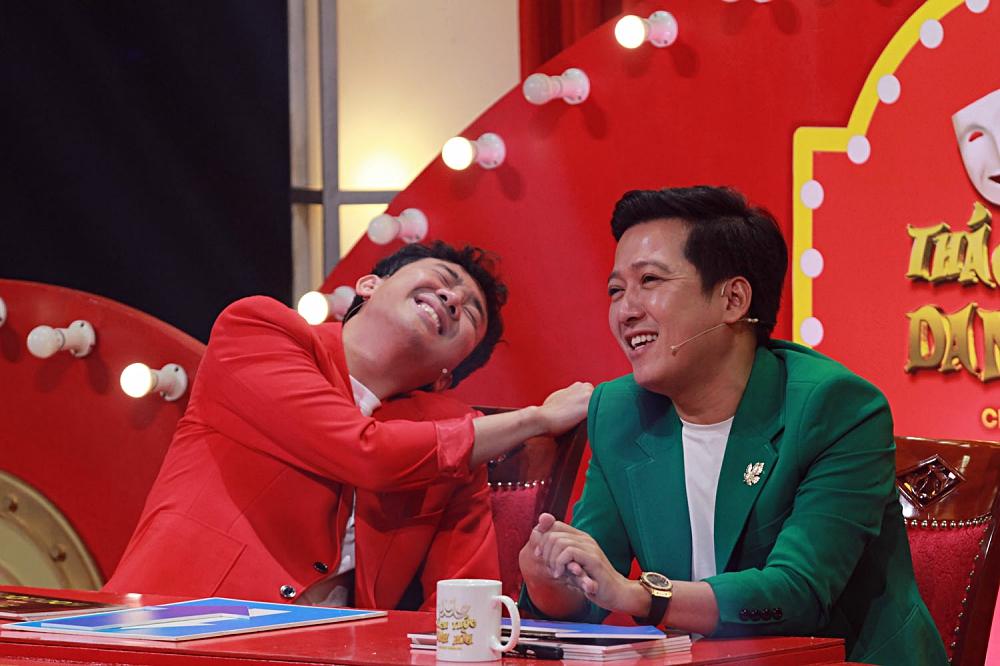 Trấn Thành bóc phốt Trường Giang khi hóa thân thành cặp tình nhân ở Thách Thức Danh Hài-6