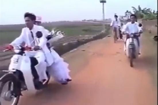 Clip: Đám cưới thời bố mẹ được người trẻ chia sẻ rần rần