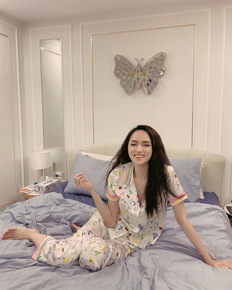 Hương Giang idol khoe hình ảnh làm nũng trên giường trái ngược hoàn toàn với phong cách sexy, sang chảnh thường thấy-4