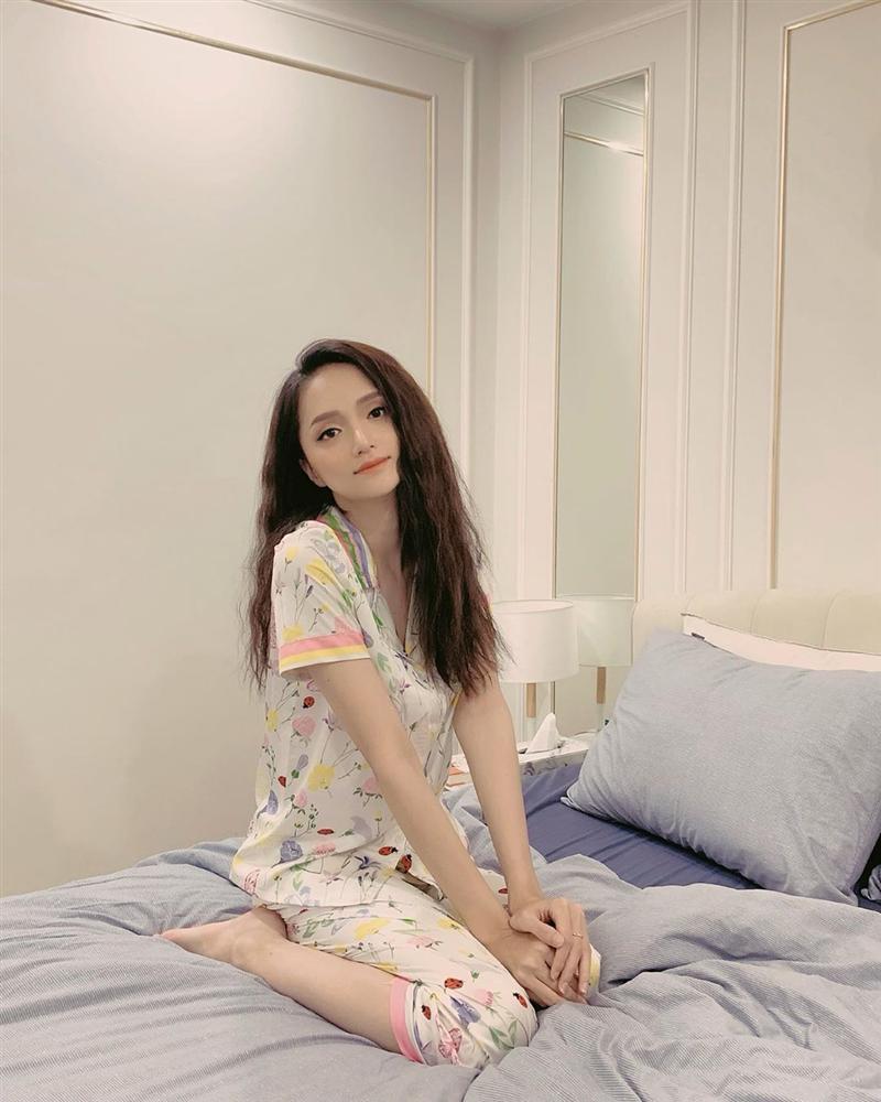 Hương Giang idol khoe hình ảnh làm nũng trên giường trái ngược hoàn toàn với phong cách sexy, sang chảnh thường thấy-5