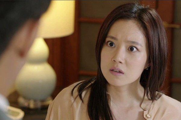 Tưởng chồng sắp cưới trăng hoa bên ngoài, tôi khóc nghẹn khi thấy thứ rơi ra từ ngăn tủ-2