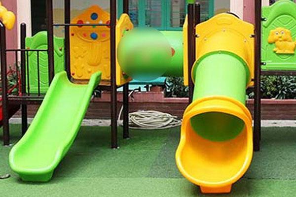 Đình chỉ 3 cô giáo vụ học sinh mầm non tử vong do kẹt cầu trượt-2