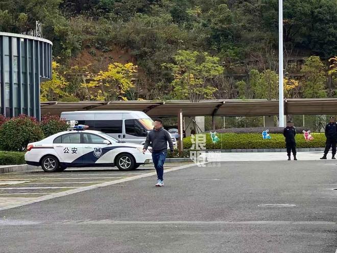 Cha mẹ túc trực bên linh cữu Cao Dĩ Tường-1