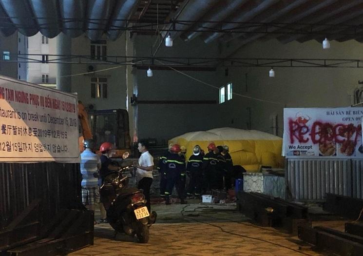 Người đàn ông cắt bộ phận sinh dục, đu bám tầng 23 la hét đòi nhảy xuống đất-2