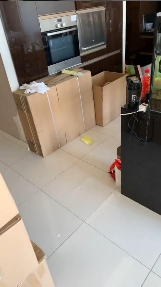 HHen Niê tất tả dọn dẹp đồ đạc rời khỏi căn nhà dành cho đương kim hoa hậu-2